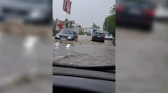 VIDEO: V Kežmarku po prívalových dažďoch zaplavilo cesty. Búrky vyčíňajú na viacerých miestach Slovenska
