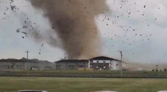 Na juhu a stredozápade USA vyčíňali tornáda a búrky. Hlásia aj jednu obeť