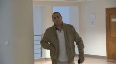 Súdny proces s expolicajtom Tiefenbachom sa zamotáva. Kvôli údajným intímnym dôvernostiam