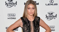 Neskutočne sexy overal. Modelka ukázala všetko aj nič