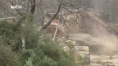 Obľúbená turistická destinácia je pod vodou. Záplavy zrútili aj vyše 100-ročný most