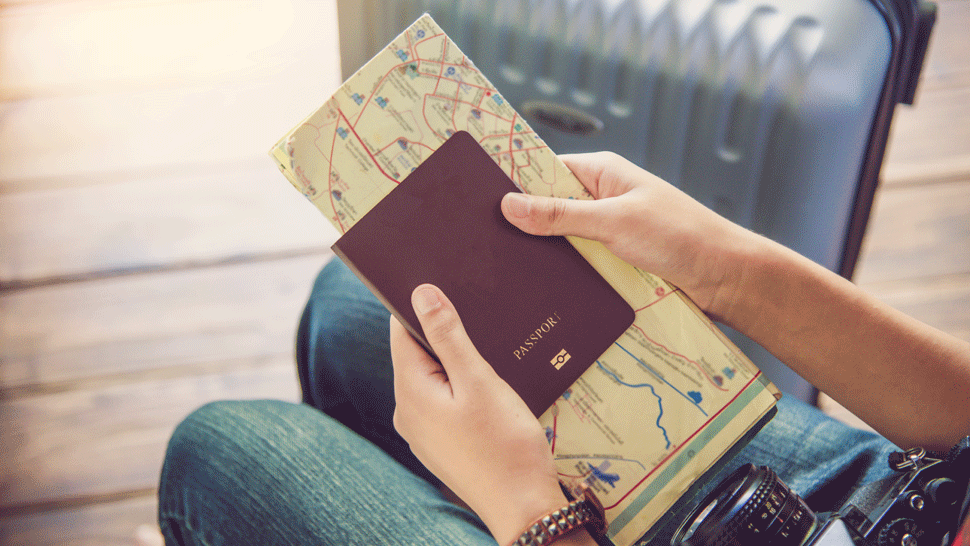 Do Grécka a Španielska cestujte len v nevyhnutnom prípade, radí ministerstvo