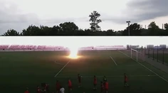 Mladého futbalistu počas rozcvičky zasiahol blesk. O pár týždňov nastúpil na zápas