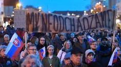 Koalícia plánuje ďalej regulovať protesty. Chce tiež určiť, čo sa nebude môcť skandovať