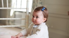 Nové fotky malej princeznej Charlotte. Zatiaľ je to celý otec