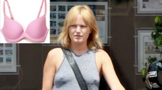 Milá Malin Akerman, takto vyzerá podprsenka!