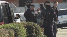 Kukláči rozbili gang zlodejov áut pri Trnave. Odviezli desiatich mužov aj ženu