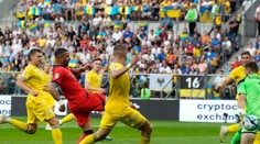 Anglicko prišlo o prvé body v kvalifikácii. Spallettimu nevyšla premiéra na lavičke Talianska