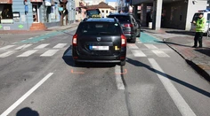 Opitý taxikár nedobrzdil a narazil do auta. Dostal pokutu a musí ísť aj k psychológovi
