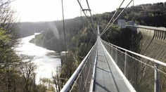 Nemecko má unikát, z ktorého sa vám zakrúti hlava. Vybudovali najdlhší visutý most na svete