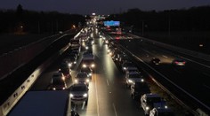 Českom sa prehnala silná búrka, D1 pre popadané drôty vysokého napätia uzavreli