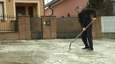 Dnes nás potrápila poľadovica. Chirugovia sa na západe nezastavili