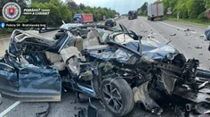 Z jeho auta zostal vrak. Vodič po zrážke s kamiónom vyviazol bez jediného škrabanca