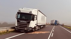 Pri Hornej Štubni sa zrazil kamión s autom. Rýchlostnú cestu uzavreli