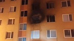 V bratislavskej Petržalke v noci horelo. Požiar zničil niekoľko bytov, ošetrili 16 ľudí