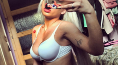 Bývalá farmárka nemá problém. Čím menej oblečenia, tým lepšie