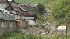 Cesta pod osadou v Richnave sa zmenila na smetisko. Tony odpadu z nelegálnych skládok skončili v riekach