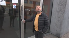Syn Š. Harabina je veľkým odporcom rúšok. Na pojednávaniach ich nenosil, vedenie súdu zakročilo
