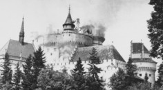 Bojnický zámok pred 70 rokmi takmer zhorel do tla. Z dobových fotiek spáleniska doteraz mrazí