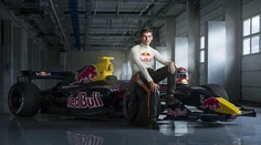 Mladučký Holanďan sa stane najmladším jazdcom v dejinách F1