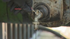 Ropa od ruského Lukoilu k nám stále netečie. Zisťovali sme, či to ovplyvní ceny