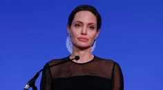 Karty sa zamiešali. Angelina chce Brada späť