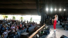 Zdrvujúca správa: Speváčke diagnostikovali rakovinu, začína s chemoterapiou