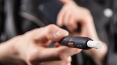 Predaj zahrievaného tabaku s arómou sa má na Slovensku zakázať neskôr, ako sa pôvodne očakávalo