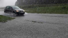 V Brezne zatopilo futbalový štadión