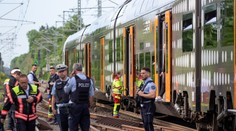 Muž útočil nožom vo vlaku v Aachene. Nemecká polícia pracuje s verziou islamského terorizmu