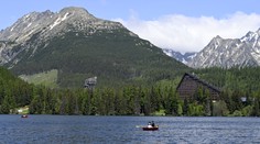 Brutálna vražda na Štrbskom Plese. Obeti strčil hlavu do jazera a držal ju pod vodou, kým sa neutopila