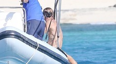 Fotografi vystopovali Brada Pitta na dovolenke: Odhalili jeho spoločnosť