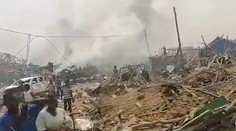VIDEO: Mohutná explózia v Ghane zrovnala so zemou stovky domov, hlásia 17 mŕtvych