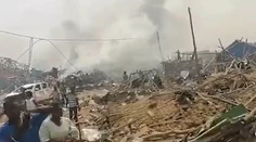VIDEO: Mohutná explózia v Ghane zrovnala so zemou stovky domov, hlásia 17 mŕtvych