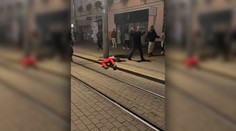 Kopanec do hlavy už rieši polícia. Internetom koluje video ďalšej bitky na bratislavskej Obchodnej ulici