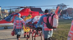 Kým niekto nezomrie, nie je voľný prístroj na záchranu druhého. Záchranári prevážajú najviac pacientov