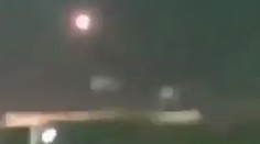 Nad Saudskou Arábiou lietali rakety, padajúce trosky zabili jedného muža