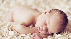 Je pár sekúnd na svete a dostane niečo, čo ho sprevádza celý život