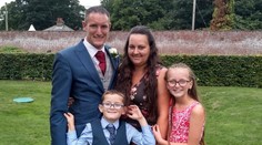 Pred 33 rokmi našli na letisku kojenca zabaleného v plachte. Steven konečne spoznal rodičov