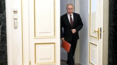 Putin nazval vedenie Ukrajiny „bandou narkomanov a neonacistov“