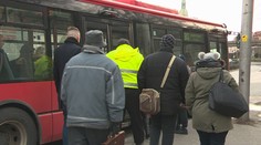 Za jedenie v MHD môžete dostať pokutu. Ako je to v medzinárodných linkách?