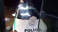Naháňačka ako z Hollywoodu: Nepomohli ani výstrely, unikajúce auto i hliadku zastavil Váh