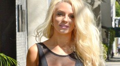 Má 19, vyzerá ako vyžitá štyridsiatnička a zbalila nechutného chlapa!