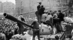 Maďarsko malo v roku 1968 využiť okupáciu a anektovať južné Slovensko, píše maďarský denník