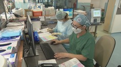 Zatvárať sa môžu celé oddelenia. Odliv zdravotných sestier rastie, nepomáhajú ani tisícové náborové príspevky