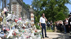 FOTOGALÉRIA: Pohreb Alaina Delona sprevádzali prísne opatrenia. Smútiaci museli odovzdať telefóny