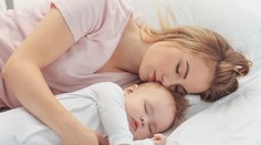 Žena denne plače. Nie je spokojná s menom, ktoré dcérke sama vybrala a nevie, čo s tým