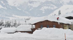 V Rakúsku zahynuli pod lavínou traja lyžiari, štvrtý je nezvestný