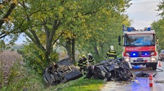 Hrozivo vyzerajúca nehoda v Trenčianskom kraji. Mladému vodičovi sa akoby zázrakom nič nestalo
