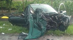 Tragická nehoda pri Šali: Auto sa čelne zrazilo so sanitkou, jedna osoba zomrela